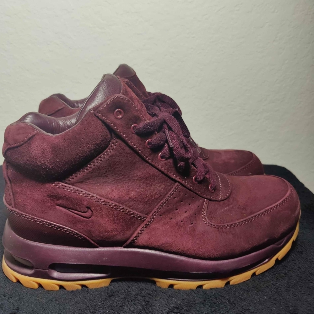 Nike Purple Sneakers - Picture 3 of 9